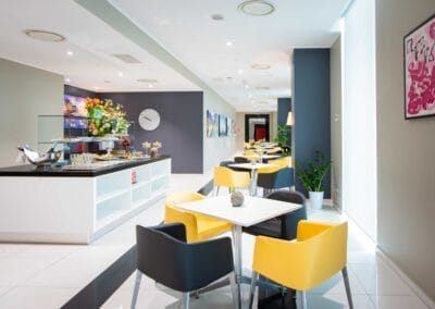 Buffet colazione e sala colazioni AN Hotel Melegnano